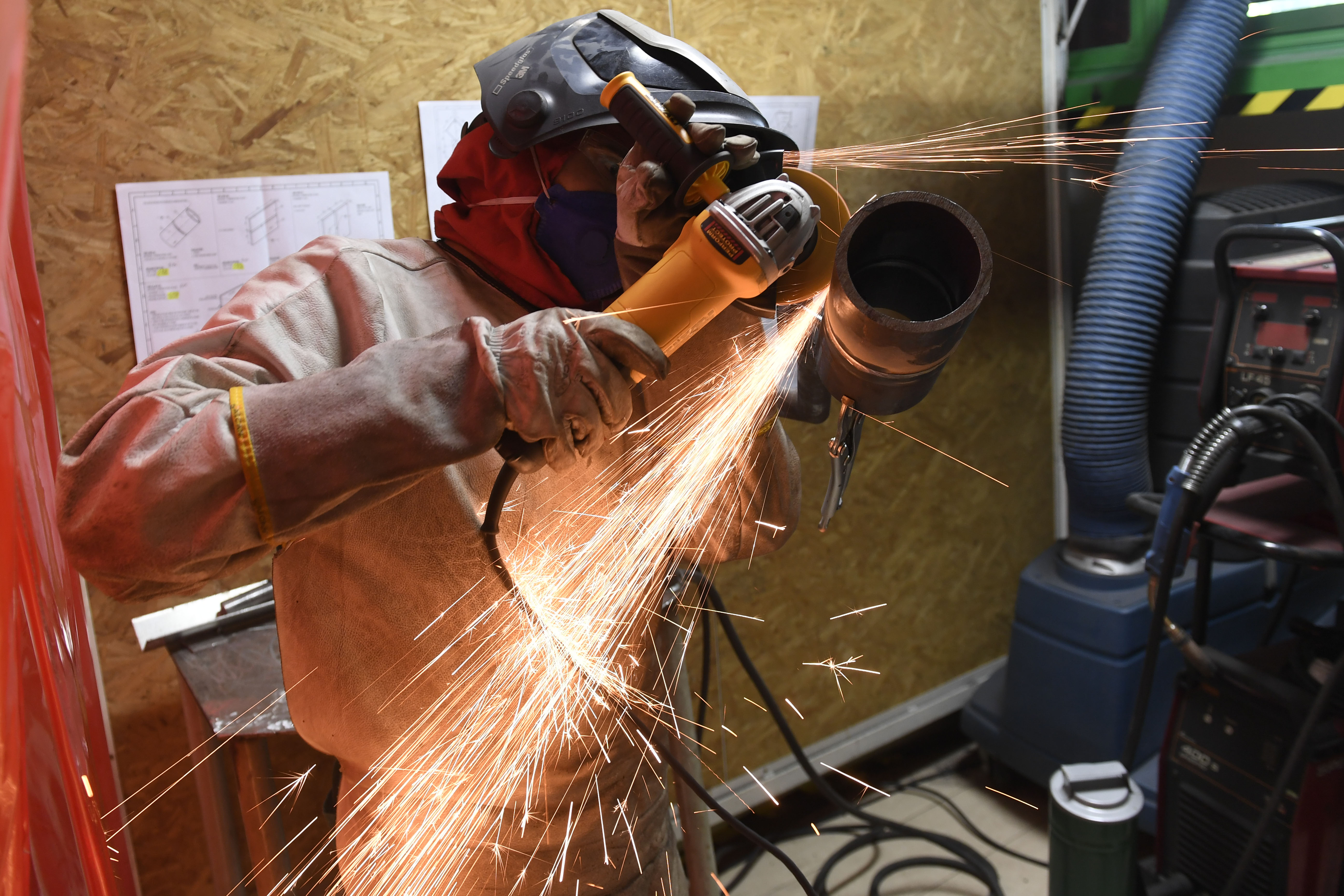 Brasil vai precisar qualificar 13 milhões de trabalhadores em profissões industriais, segundo Senai